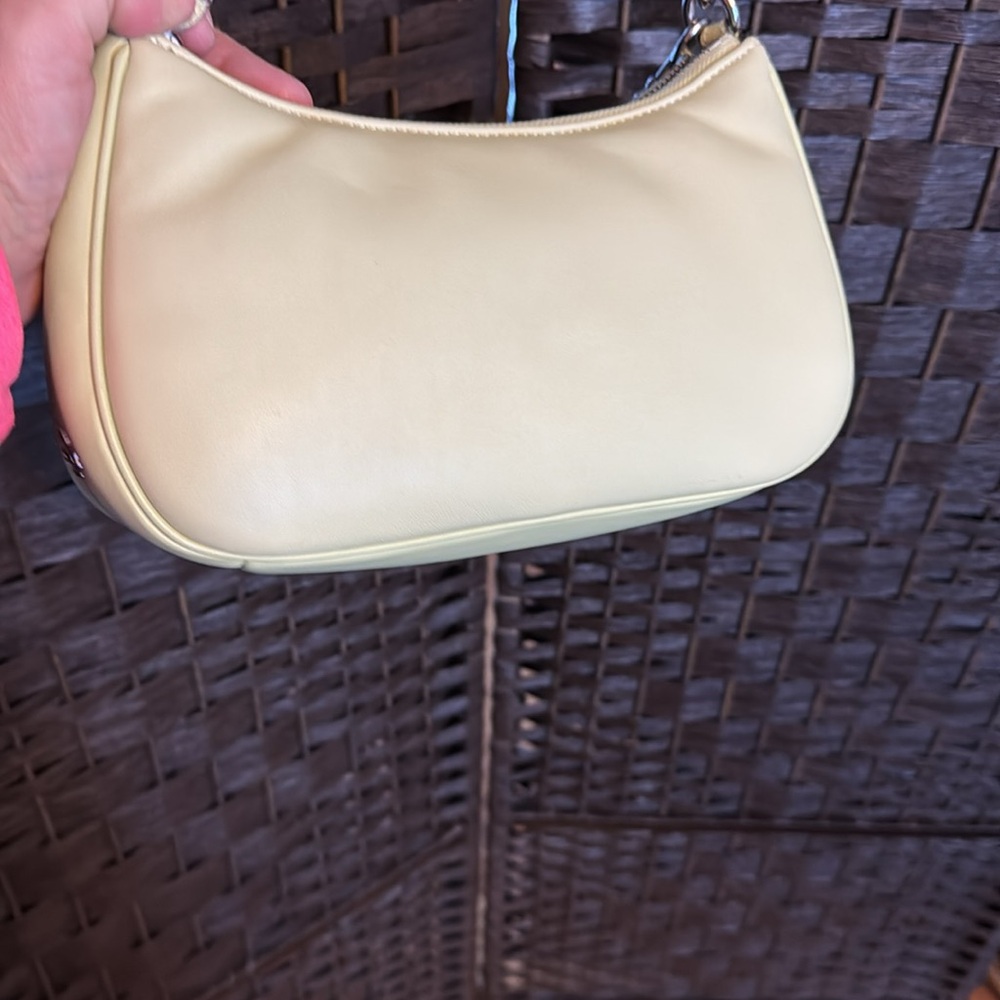 New without tags coach Teri crossbody yellow green. - Picture 9 of 10